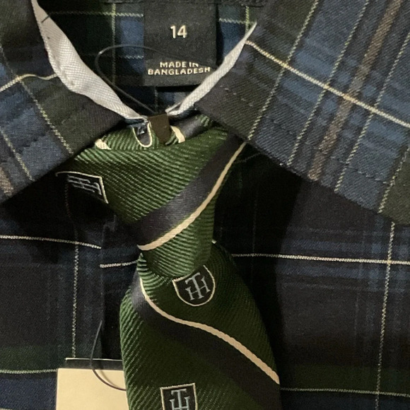 Tommy Hilfiger Big Boys Long Sleeve Stretch Ambassador Plaid Shirt and Tie Set - Picture 4 of 5